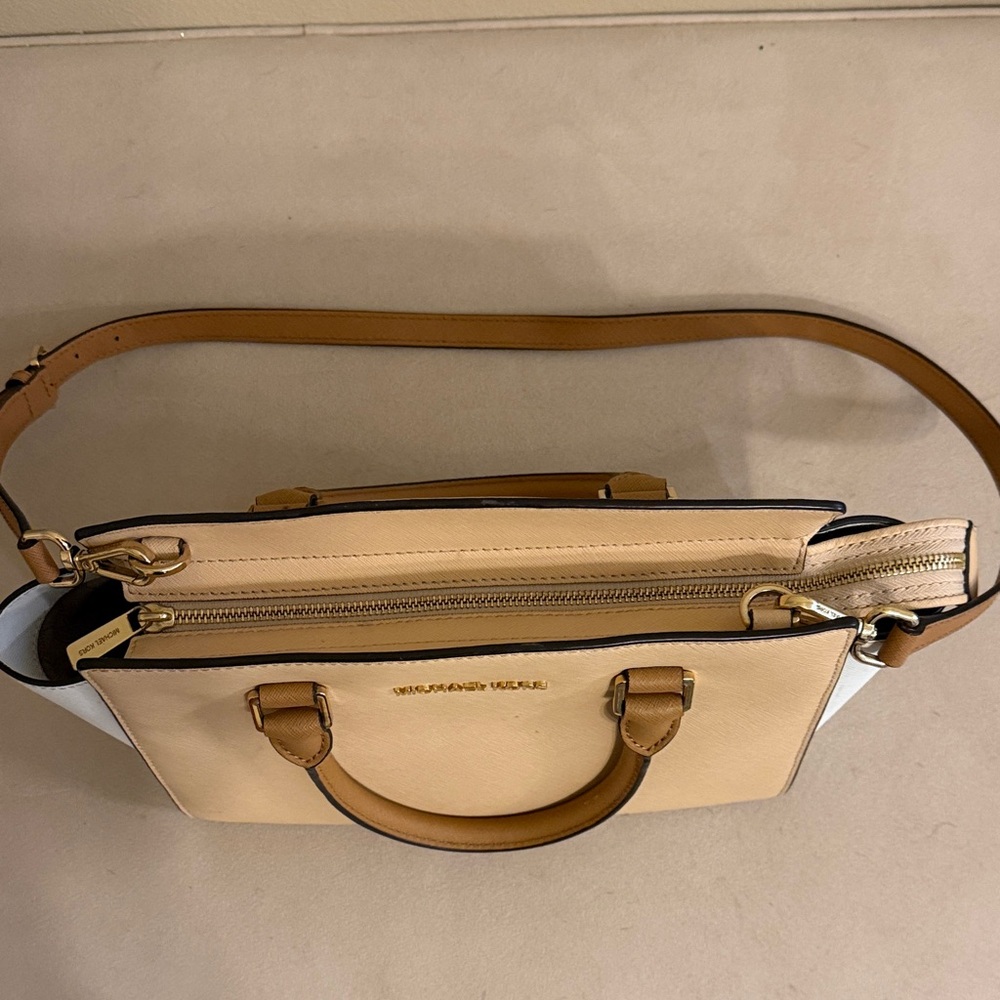 Michael Kors Beige and White Satchel - Picture 3 of 8